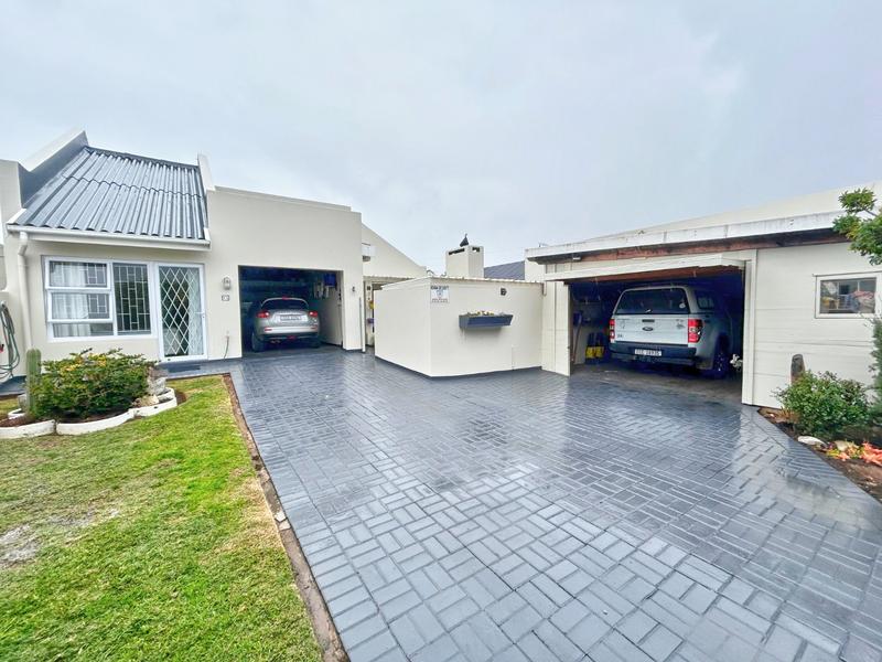4 Bedroom Property for Sale in Stilbaai Wes Western Cape